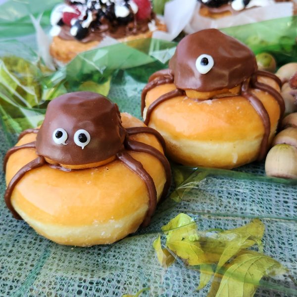 halloween chocolate spider donuts