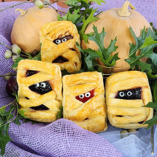 Halloween mummy croissant pie