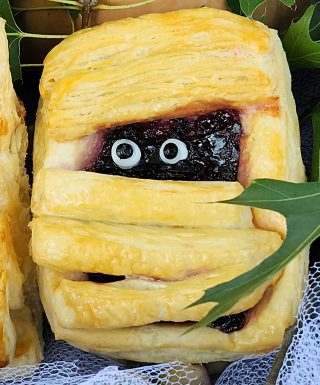 Halloween croissant Mummy blueberry jam