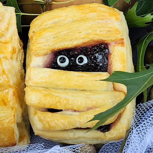 Halloween croissant Mummy blueberry jam