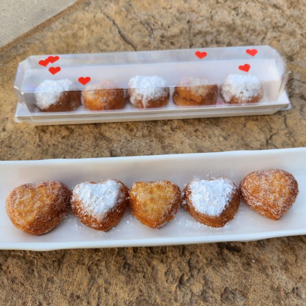 A beautifully packaged Mini Croissant Heart Donut Gift Set with five heart-shaped croissant donuts, filled with strawberry jam and custard cream, lightly dusted with regular or powdered sugar, arranged in a clear plastic mini gift box—a perfect treat for Valentine’s Day and special occasions.